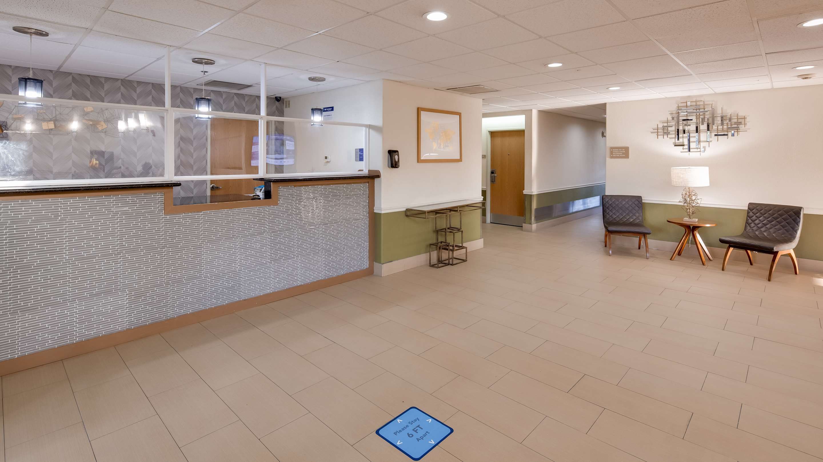 Front desk view of Best Western Rayne Inn