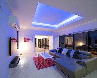 Seclude Rainforest Retreat - Long Island - Vardagsrum