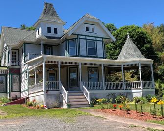 Antique Rose Inn Windham - Windham - Building