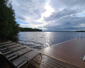 One of a kind, super spacious cottage easily accommodates up to 4 families ! - Buckhorn