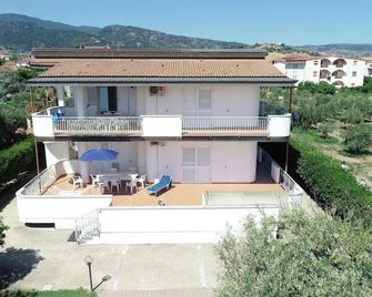 Villa Tigani: direct beach access “Dafne apartment” - Davoli - Bedroom