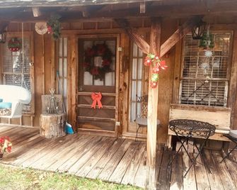 Eclectic Country Studio Guest House Quick Escape - Greenville - Terasa
