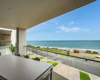 43A Hayward Ct - Beachfront Linen and Wi-Fi - Victor Harbor - Balcony