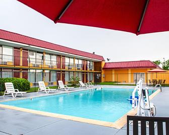 Red Roof Inn Slidell - Slidell - Zwembad