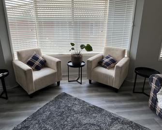 Relaxed, calm and spacious house. - Armidale - Living room