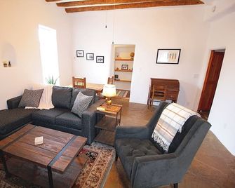 Closson Casita - Patio & Fire Pit - Near Plaza - 1br - Santa Fe - Sala de estar