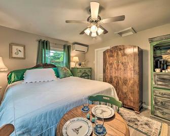 Pet-friendly Mini Apt w/ Patio, Walk to Dtwn! - Grand Rivers - Bedroom