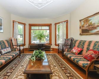 White Orchid Room(Breakfast Included)-Niagara Inn Bed&Breakfast - Niagarafälle - Wohnzimmer