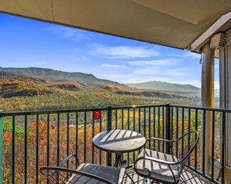 Deer Ridge Mountain Resort - גאטלינברג - מרפסת
