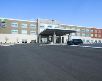Holiday Inn Express & Suites Coldwater - Coldwater - Building