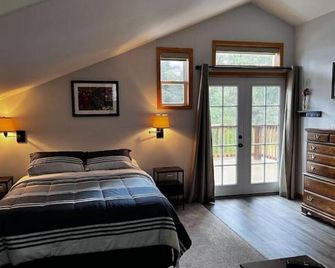 Eagles Nest & Mountain View - Seward - Bedroom
