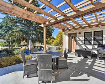 Walk to Town - Castle Rock Cottage! - Castle Rock - Patio