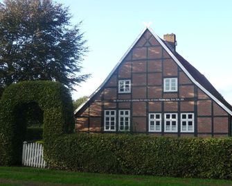 Stylish, comfortable holiday home - right on the idyllic marina - Pier 34 - Haren - Gebäude
