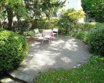 The Bed + Breakfast - Lucerna - Patio
