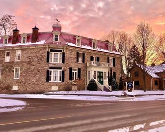 Chrysler House - Gananoque - Building
