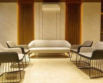 Balu Residency - A Business Class Hotel - Koimbatur - Salónek