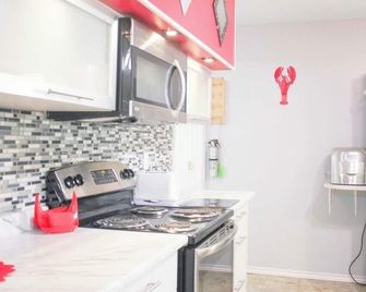 Niagara Falls cottage, close to all amenities. - Niagara Falls - Kitchen