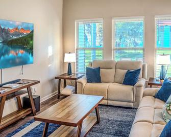 Da Weezy-Ana House - Houma - Living room