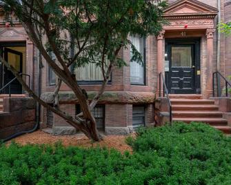 Free Parking At 1 Bed Basement Apt, Near Bu & Mit - بوسطن - المظهر الخارجي