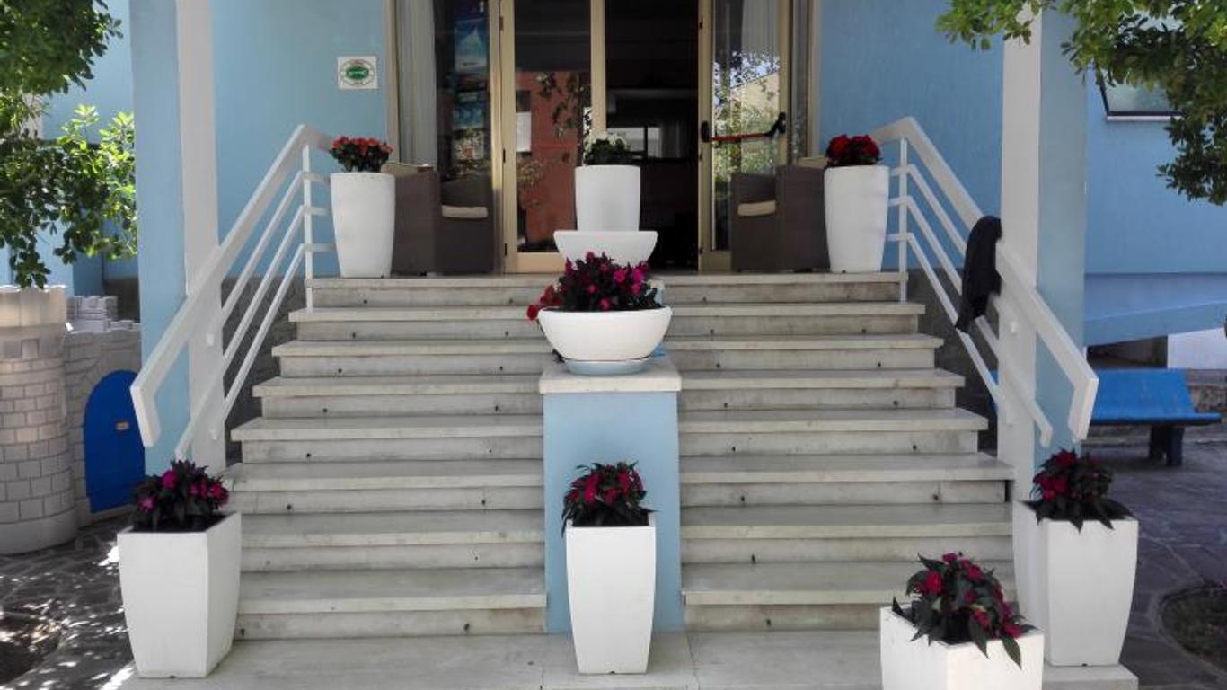 Hotel Carol