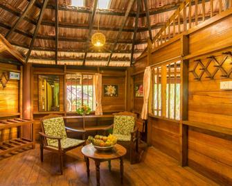 Palm Paradise Cabanas & Villas Beach Resort - Tangalla - Living room