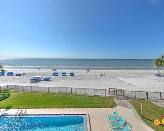 Emerald Isle 203 - Direct Gulf Front in the popular Emerald Isle - North Redington Beach - Beach