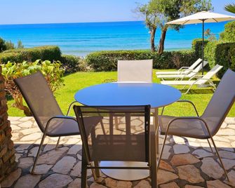 Corfu Glyfada Menigos Resort 49 - Korfu - Patio