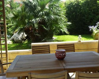 آي جيلسوميني - ملفي - شرفة مرصوفة