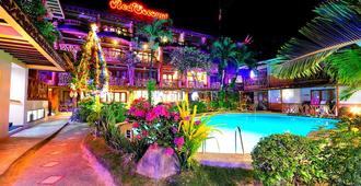 Red Coconut Beach Hotel - Boracay - Piscina