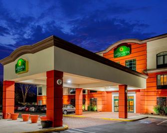 La Quinta Inn & Suites by Wyndham Mt. Laurel - Philadelphia - Mount Laurel - Building