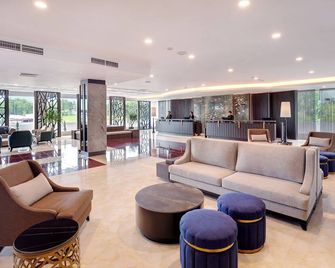 The Sentra Hotel Manado - Manado - Lobby