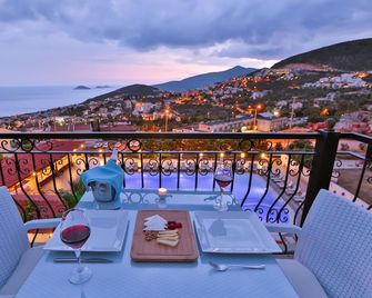 Samira Resort Hotel Aparts & Villas - Kalkan - Balcón