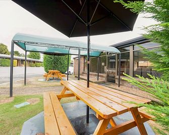 Olde Tudor Hotel - Launceston - Patio