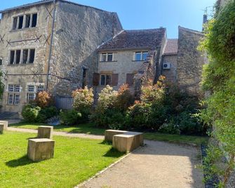 Logis Hôtel Vuillot - Dommartin-lès-Cuiseaux