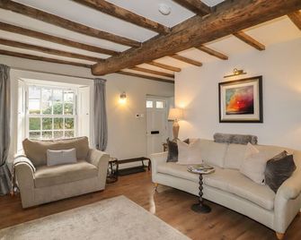 Rose Cottage - Matlock - Living room