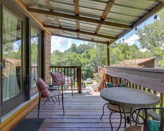 3 Mi to Great Smoky Mtn NP Riverfront Retreat - Townsend - Balcony