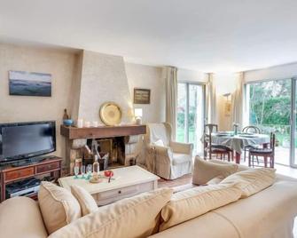 Ty Mam Goz by Interhome - La Trinité-sur-Mer - Living room