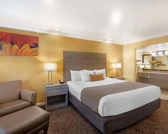 Best Western Hanford Inn - Hanford - Bedroom