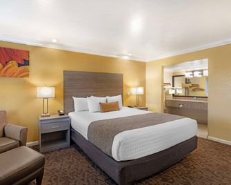 Best Western Hanford Inn - Hanford - Bedroom