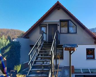 Kleine, gemütliche Dachgeschosswohnung - Heppenheim - Budynek
