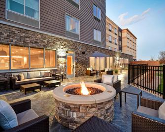 Fairfield Inn & Suites by Marriott Plymouth - Plymouth - Patio