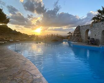 Arolithos Traditional Cretan Village - Tylissos - Piscina