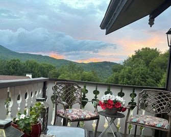 Storyland, Family Condo, Pool, Golf, Air Conditioning, 3 Bedroom 2 Bath - Glen - Balcony