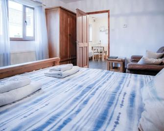 Primrose - 1 Bedroom Cottage - Llanteg - Narberth - Bedroom