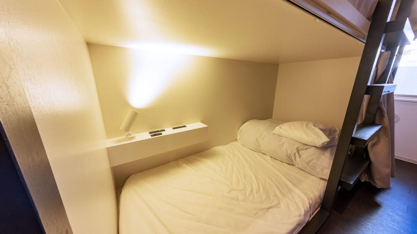 &and Hostel Minamisenju