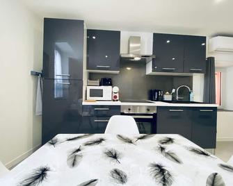 ST-TROPEZ studio 70m from the Port of St-Tropez & 600m from the beach - Saint-Tropez - Kitchen