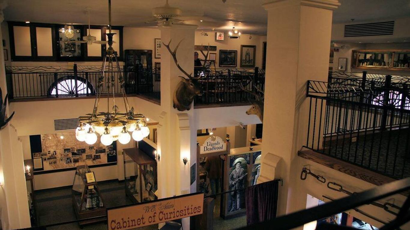 Blackstone Lodge And Suites