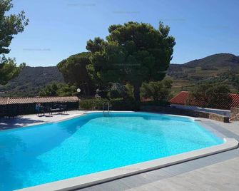 6AMB38 Superbe Villa avec terrasses dans résidence avec piscine commune - Collioure - Pool
