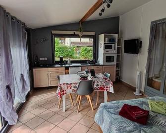 Studio au bord de l'étang - Sennecey-le-Grand - Eetruimte