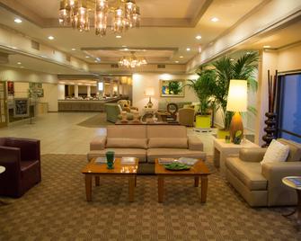 Hotel Inn At The Commons - מדפורד - לובי